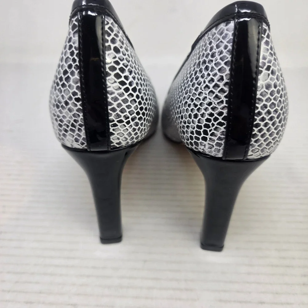 Clmhoe Pumps Women 10M Silver Snakeskin Patent Square Toe Block Heel Chic 10M